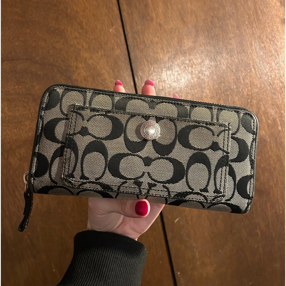 Vintage Coach cream and black wallet